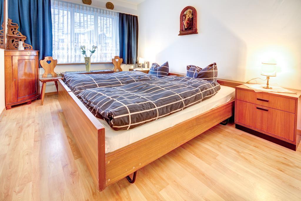 Haus Pirata Appartement Zermatt Buitenkant foto